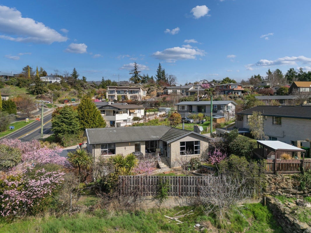 17 The Half Mile, Bridge Hill, Alexandra - Carousel 2
