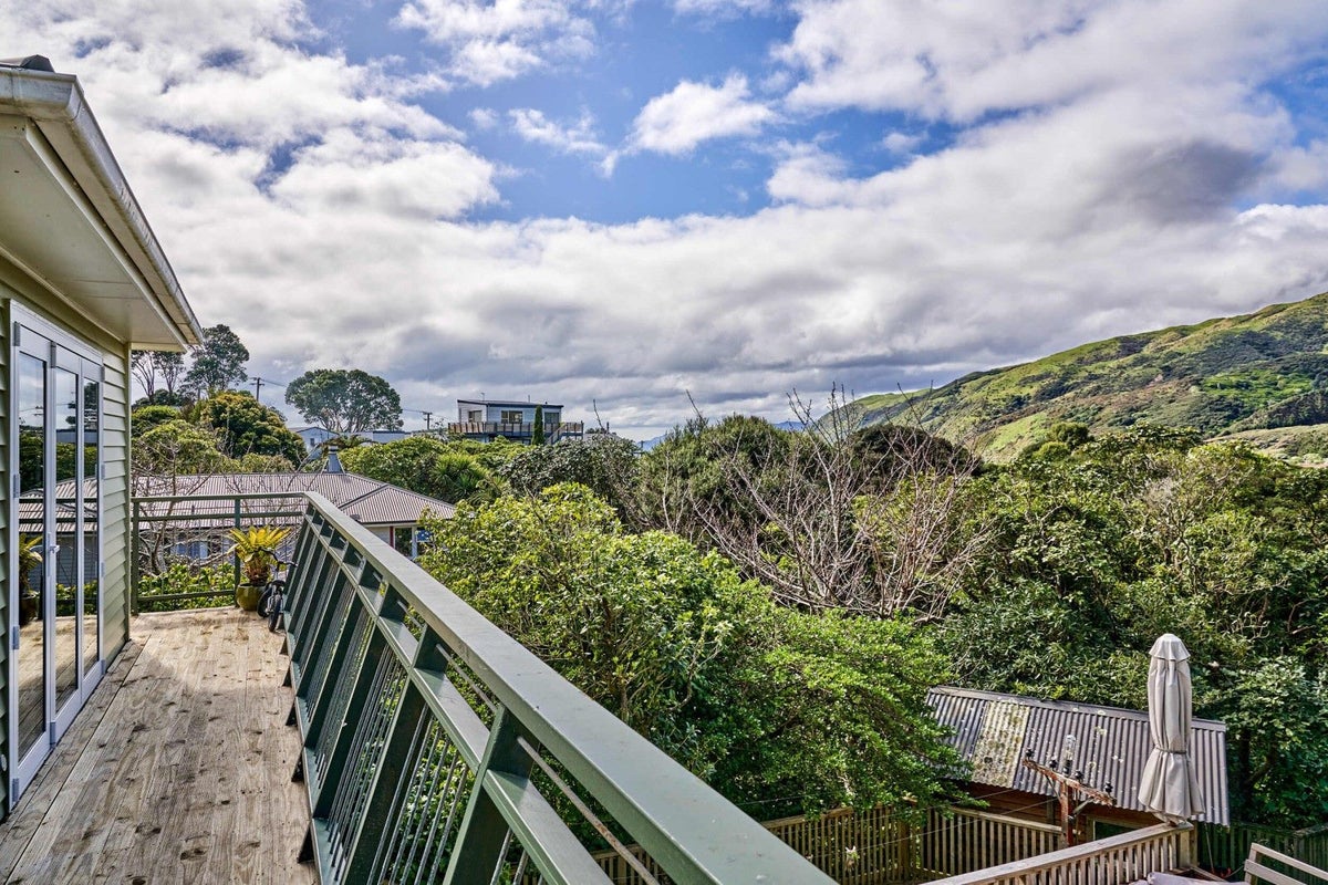 8 Haunui Road, Pukerua Bay, Porirua - Carousel 1