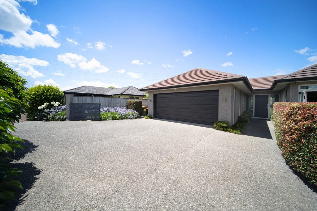14 Pescara Point, Karaka, Papakura - Carousel 1