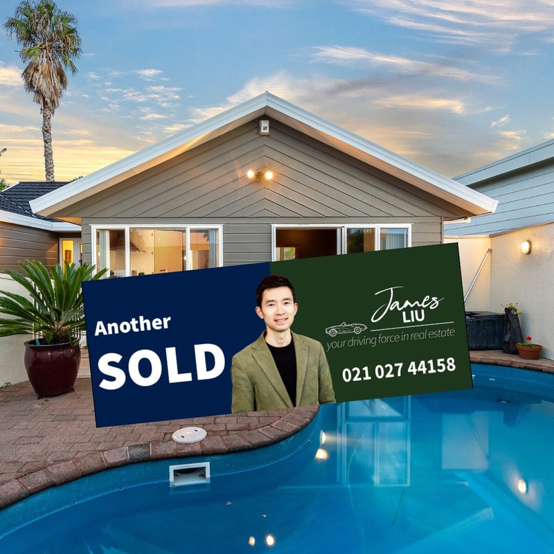 82 Arran Road, Browns Bay, Auckland - Carousel 1