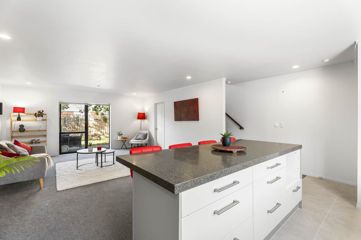 3 Elwarth Way, Ranui, Auckland - Carousel 1