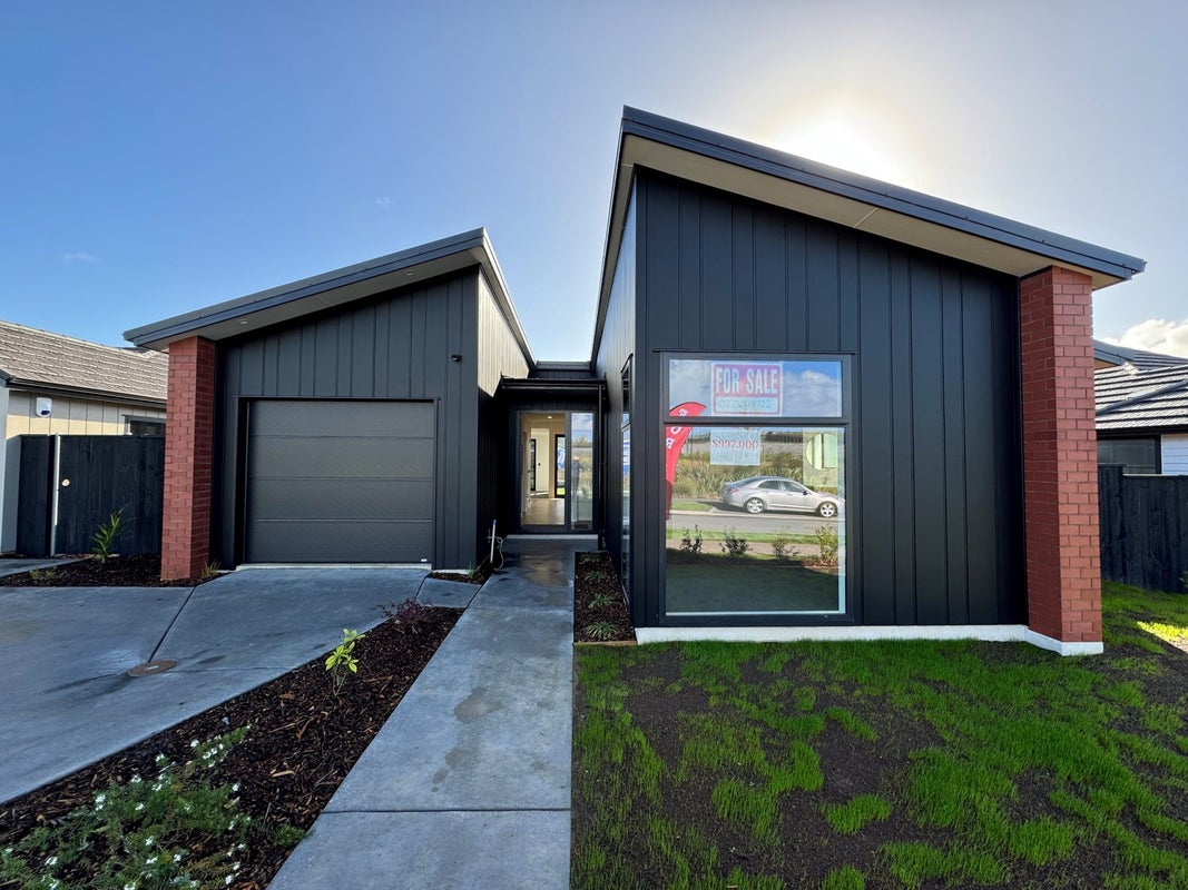 36 Arohaina Avenue, Karaka, Papakura - Carousel 1