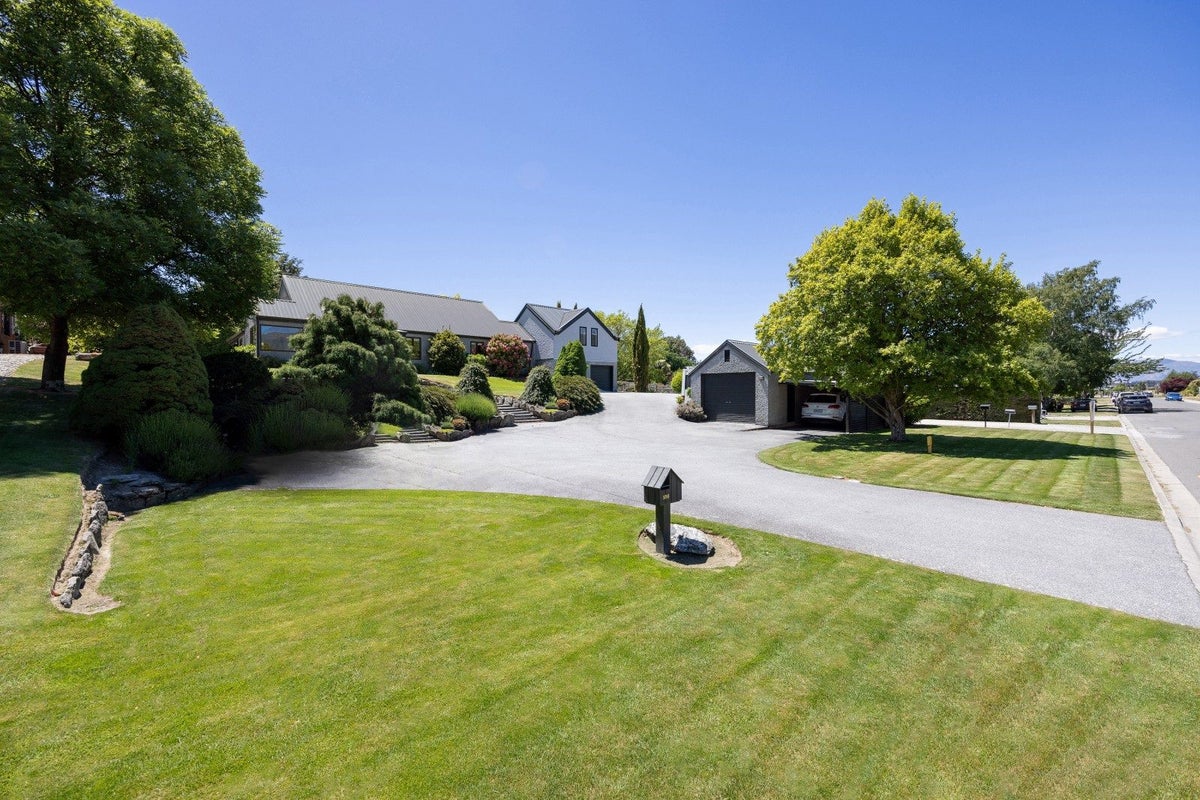 186 Stone Street, Wanaka - Carousel 2