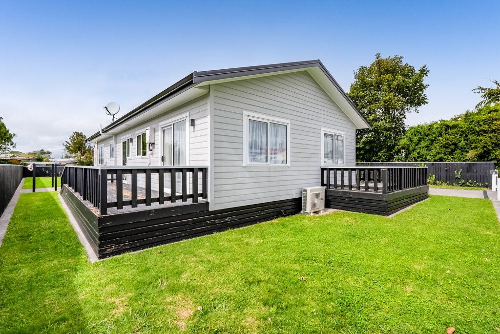 6 Whitcombe Terrace, Midhirst, Stratford - Carousel 2
