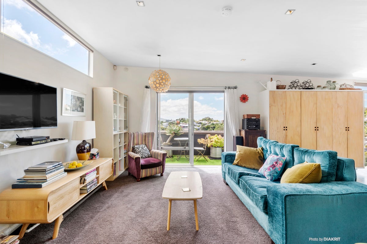 13 Kopiko Way, Brooklyn, Wellington - Carousel 2