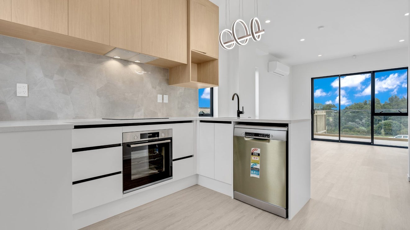 35 Rana Road, Flat Bush, Auckland - Carousel 1