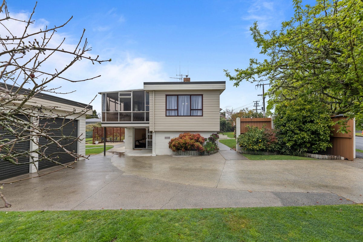 5 Johnsview Terrace, Hillcrest, Hamilton - Carousel 2