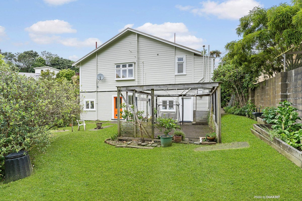2/16 Balfour Street, Mornington, Wellington - Carousel 1