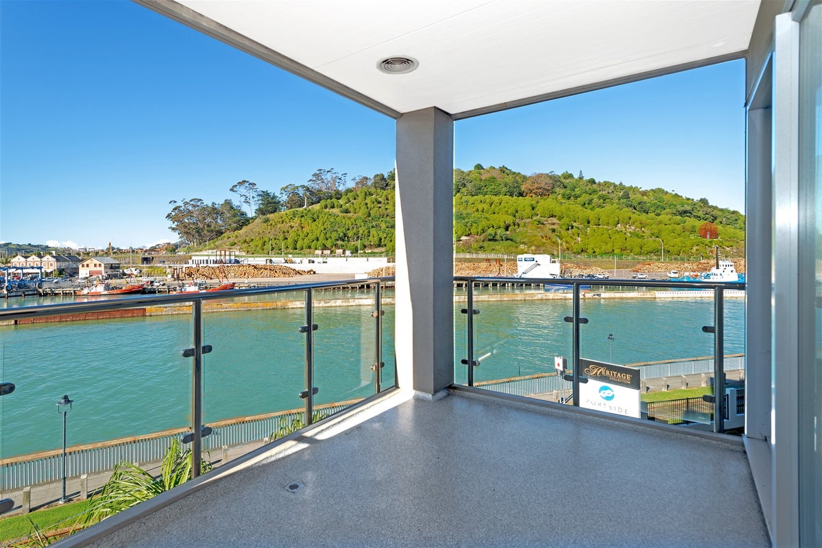 209/4 Reads Quay, Gisborne, Gisborne - Carousel 1