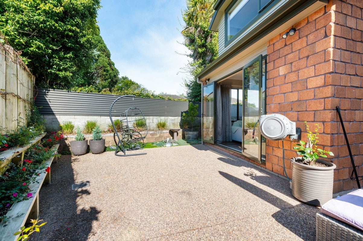 12A Kelvin Place, Hamilton East, Hamilton - Carousel 2
