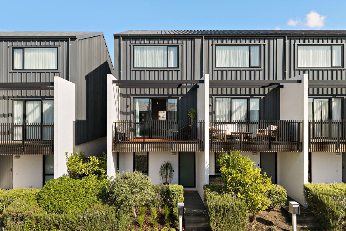 12 Tahuhu Road, Mount Wellington, Auckland - Carousel 1