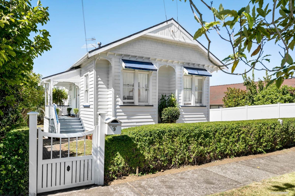 9 Miro Road, Greenlane, Auckland - Carousel 1