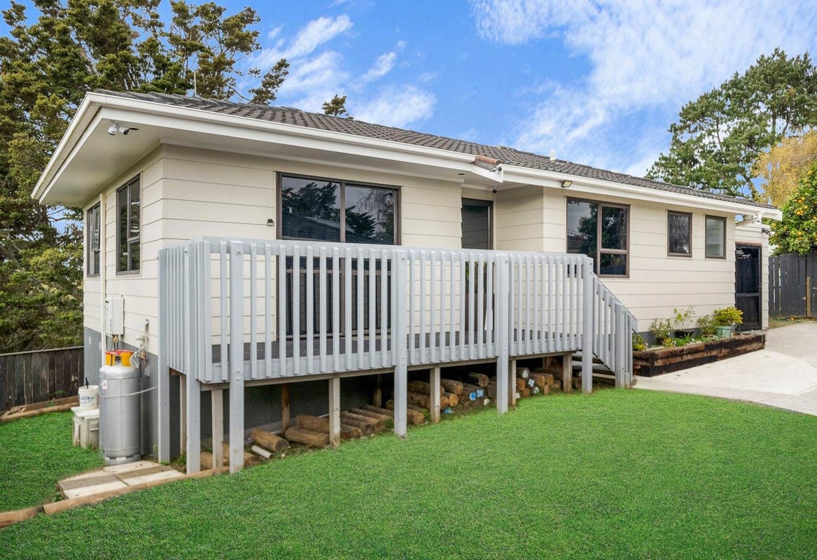 2/33 Seaward Place, Wattle Downs, Auckland - Carousel 1