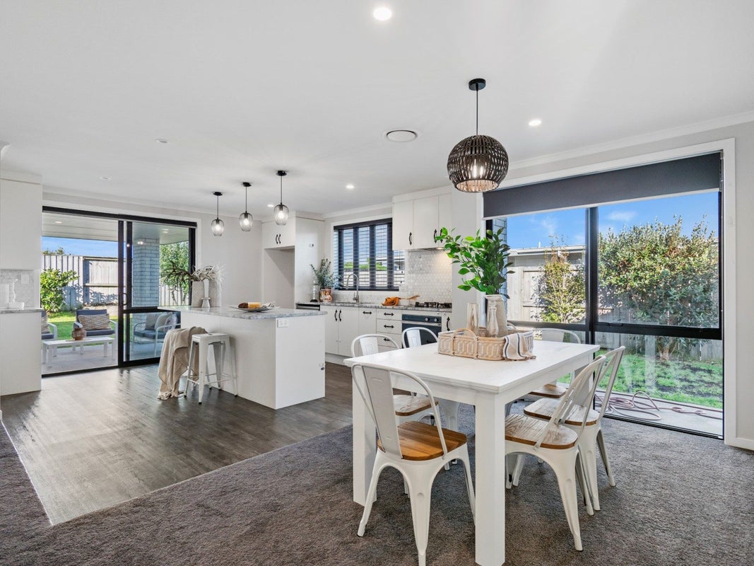 82 Puhirake Crescent, Pyes Pa, Tauranga - Carousel 1