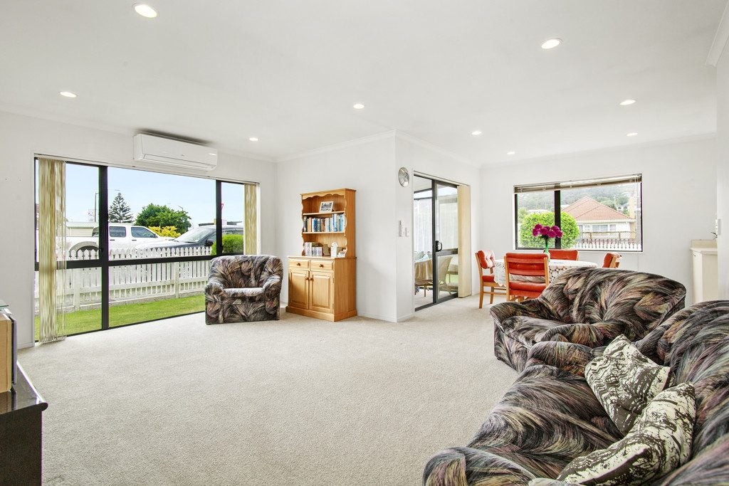 1 Main Road, Tawa, Wellington - Carousel 2