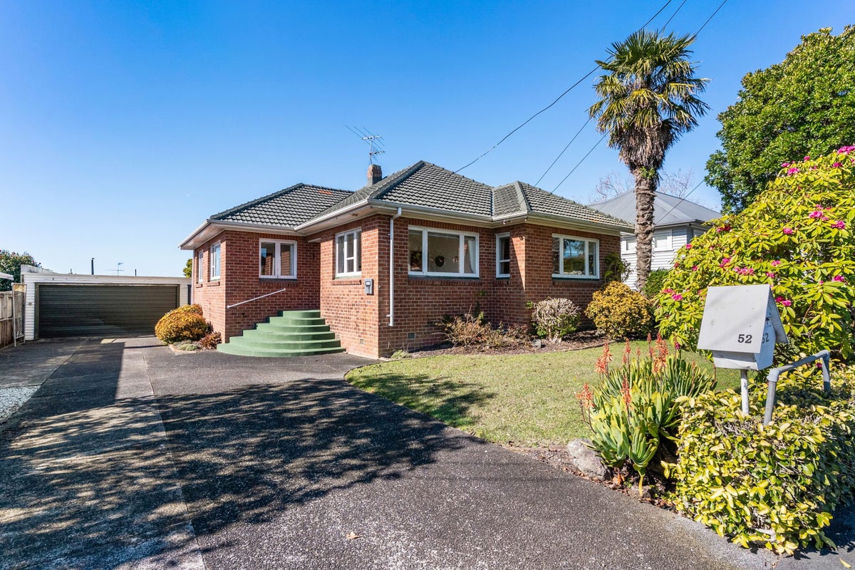 52 Bollard Avenue, New Windsor, Auckland - Carousel 1