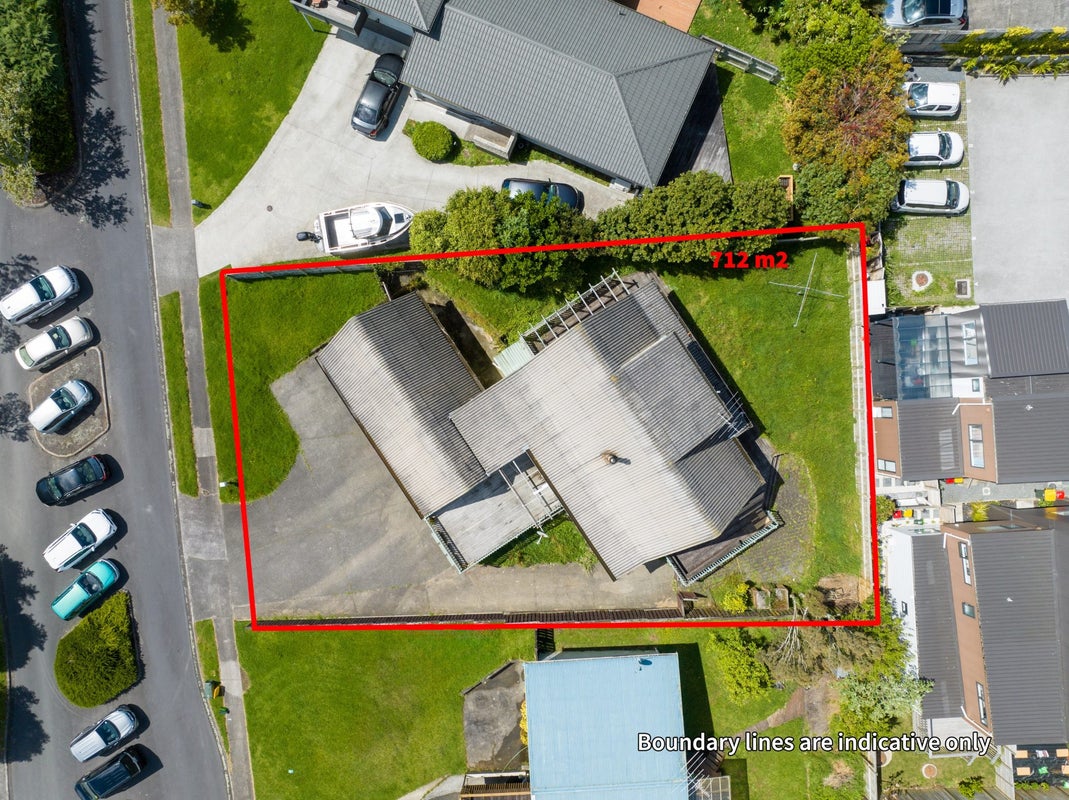 8 Kingussie Place, Highland Park, Auckland - Carousel 1