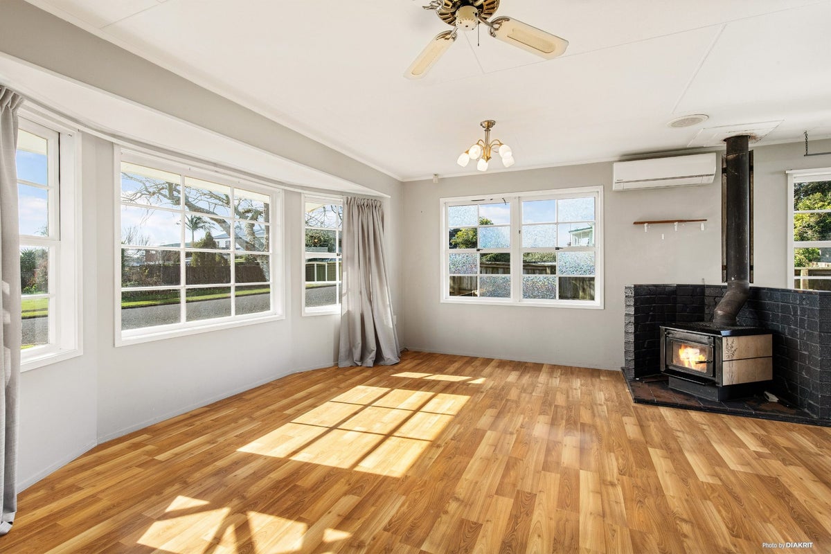 1 Kauri Drive, Waiuku, Waiuku - Carousel 1