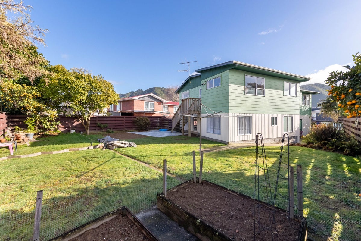 38 Pasadena Crescent, Totara Park, Upper Hutt - Carousel 2