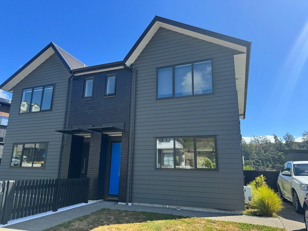 8 Holystone Road, Whitby, Porirua - Carousel 2