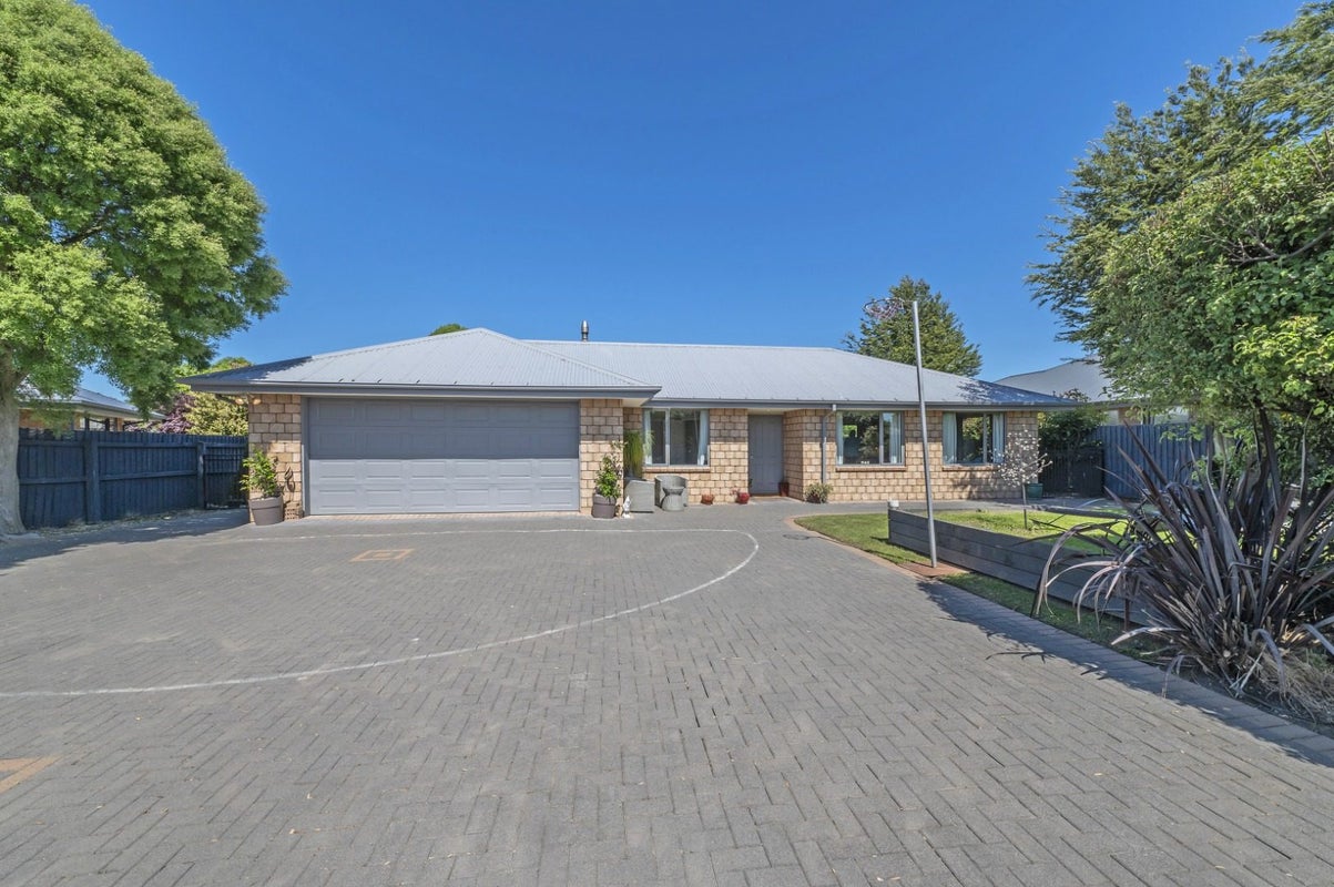 18 Stanwood Grove, Darfield, Darfield - Carousel 1