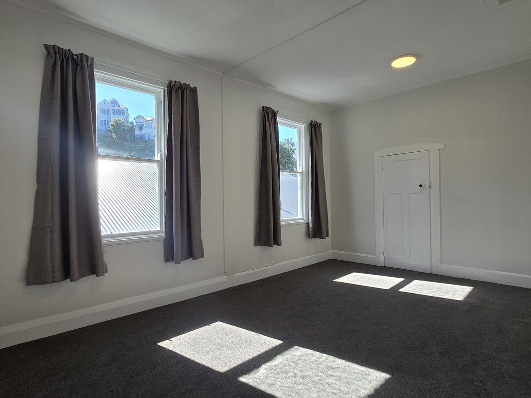 9 Hinau Road, Hataitai, Wellington - Carousel 1