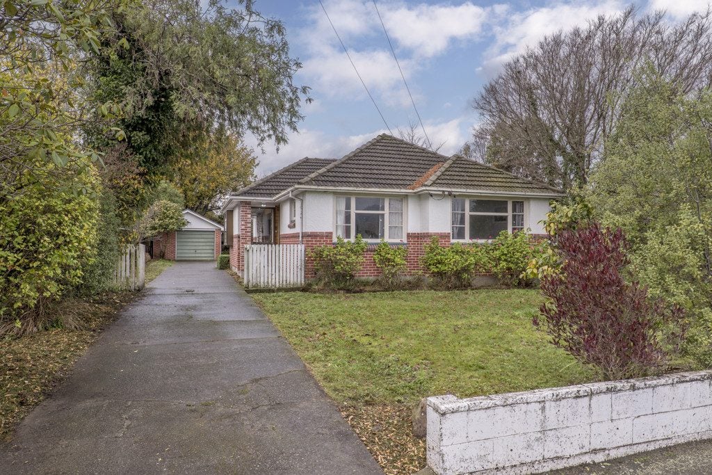 8 Murdoch Street, Bryndwr, Christchurch - Carousel 1