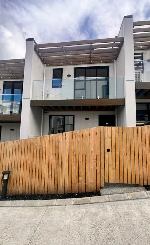 12/32 Karori Crescent, Orakei, Auckland - Carousel 1