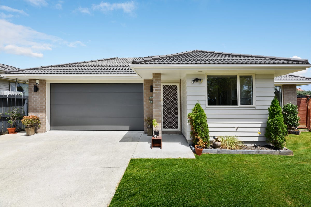 70 Kelman Road, Kelston, Auckland - Carousel 1