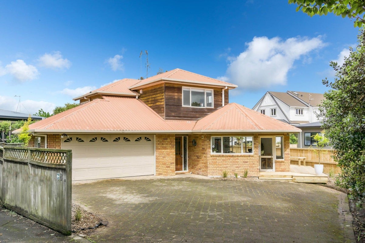 8A Alison Street, Hamilton Lake, Hamilton - Carousel 1