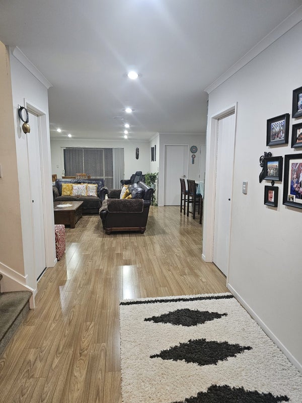 8 Sunglade Grove, Flat Bush, Auckland - Carousel 2