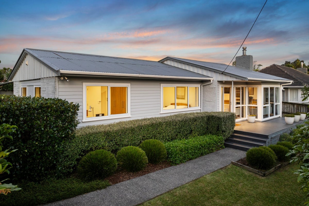 1 Mackwood Place, Birkdale, Auckland - Carousel 1