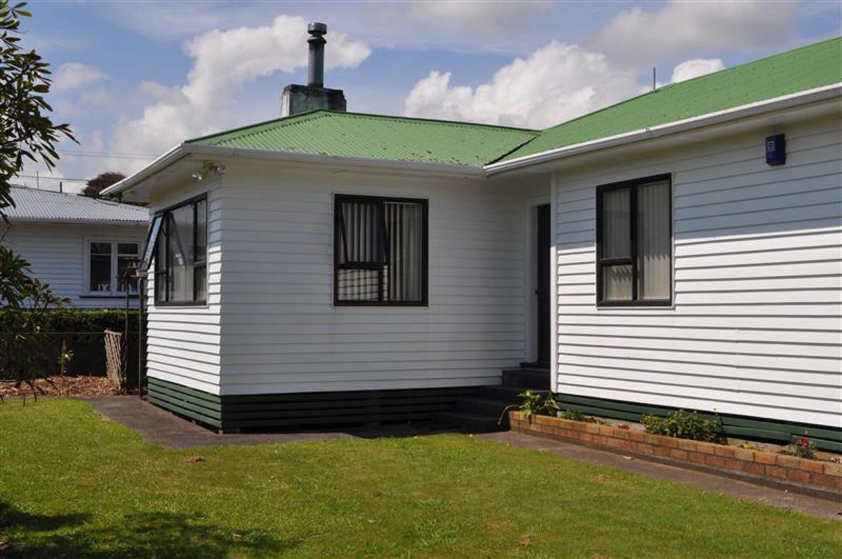 7 Ranfurly Street, Frankleigh Park, New Plymouth - Carousel 2