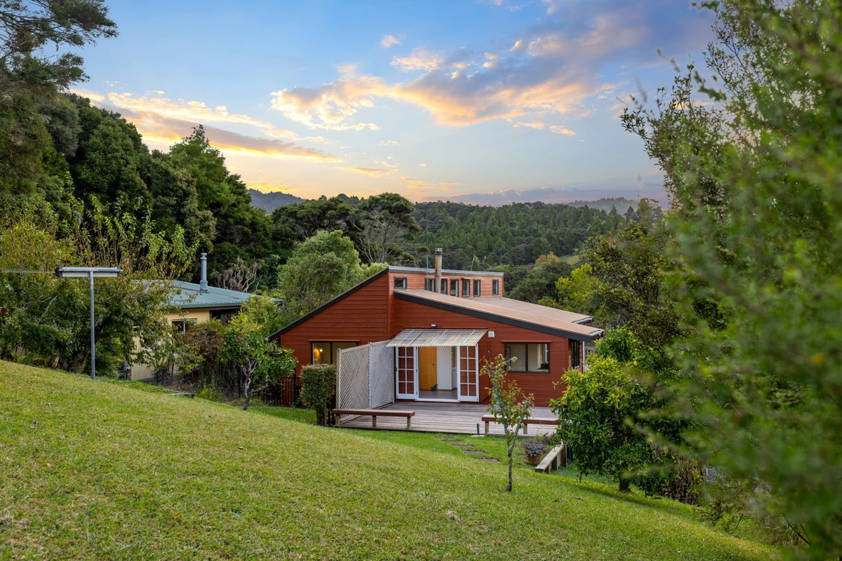 32 Opanuku Road, Henderson Valley, Auckland - Carousel 1