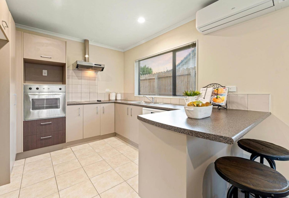 10 Orbit Place, Flat Bush, Auckland - Carousel 14