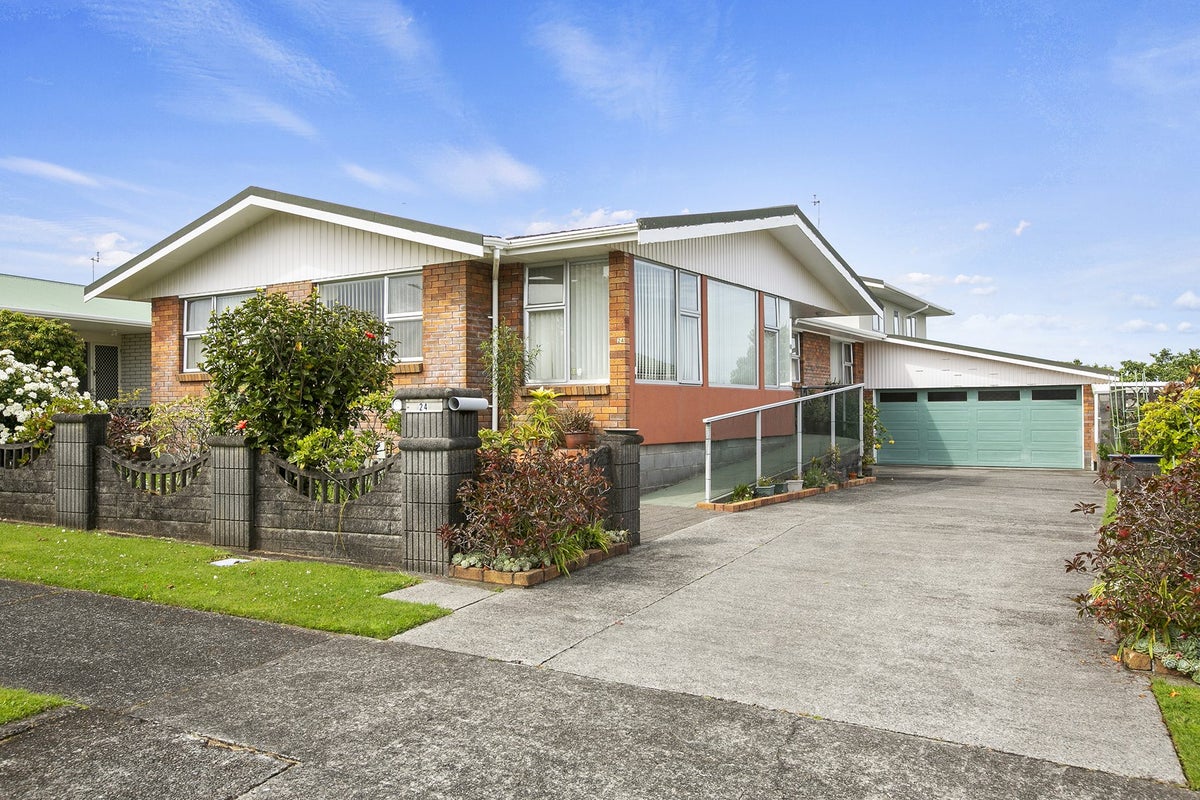 24 Nevada Drive, Merrilands, New Plymouth - Carousel 1