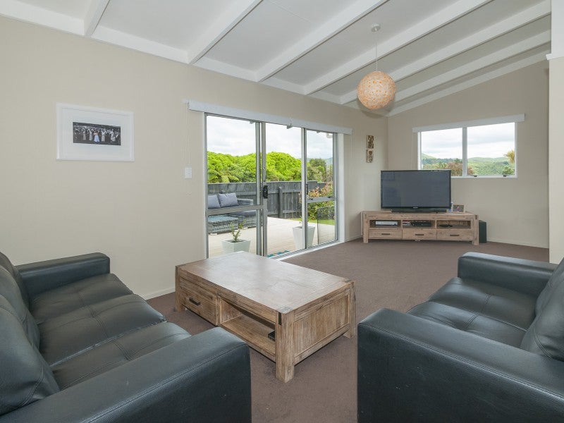 36 Fenchurch Grove, Stokes Valley, Lower Hutt - Carousel 2
