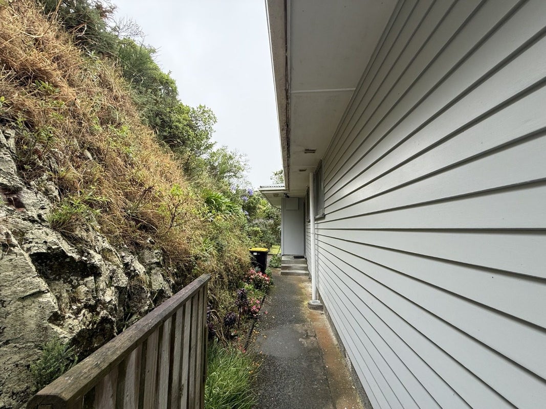 13 Jane Grove, Paparangi, Wellington - Carousel 2