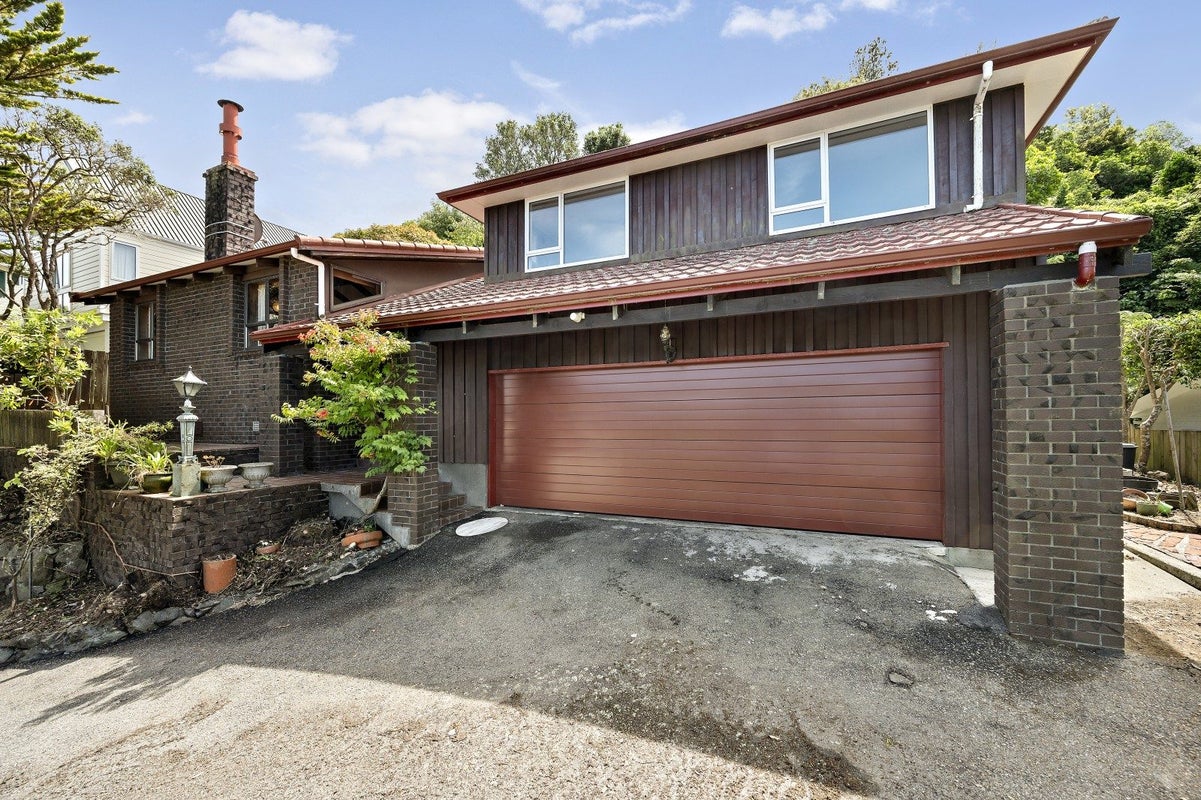 24 Amapur Drive, Khandallah, Wellington - Carousel 1