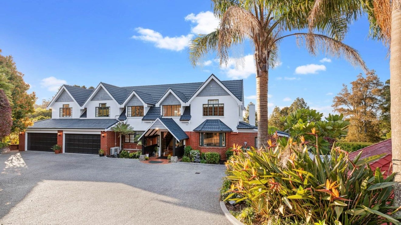 6 Tiffany Close, Totara Park, Auckland - Carousel 1