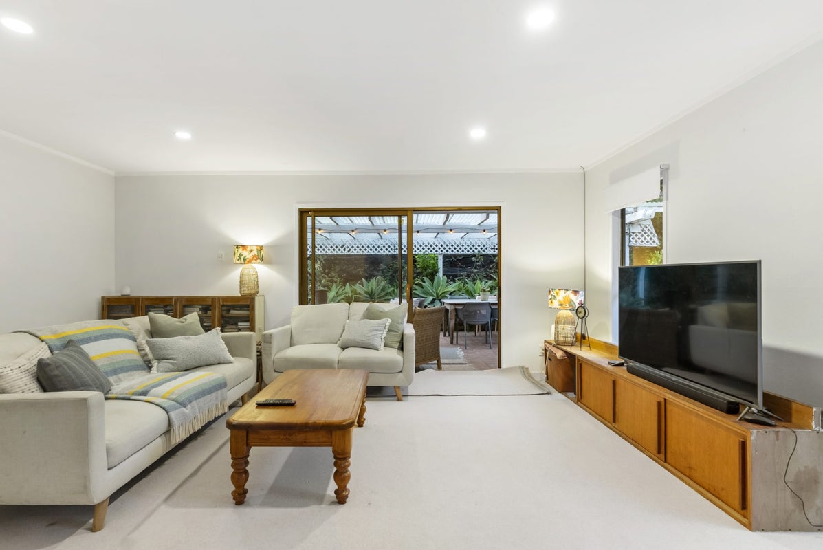 67 John Downs Drive, Browns Bay, Auckland - Carousel 2