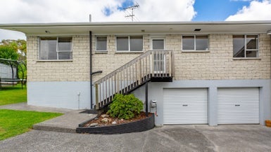 2/31 Pakira Avenue, Glendene, Auckland - Carousel 1