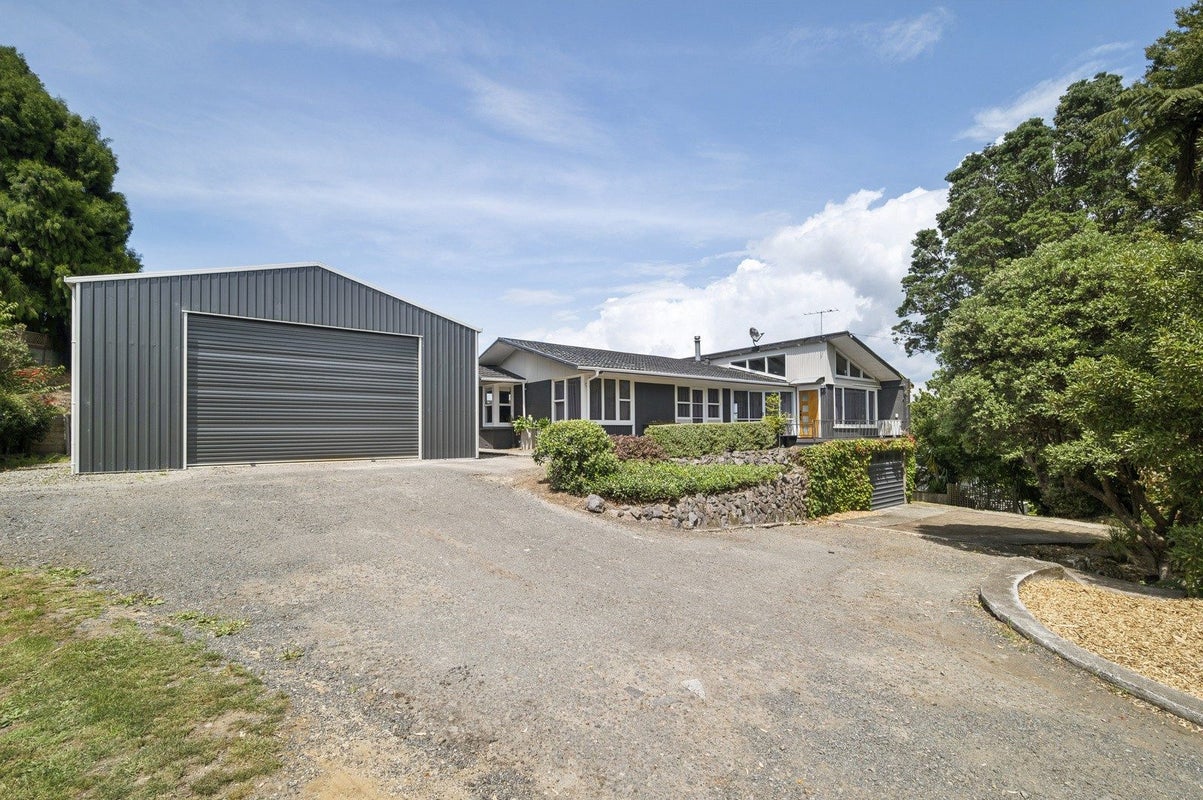 54 Grand Vue Road, Kawaha Point, Rotorua - Carousel 1
