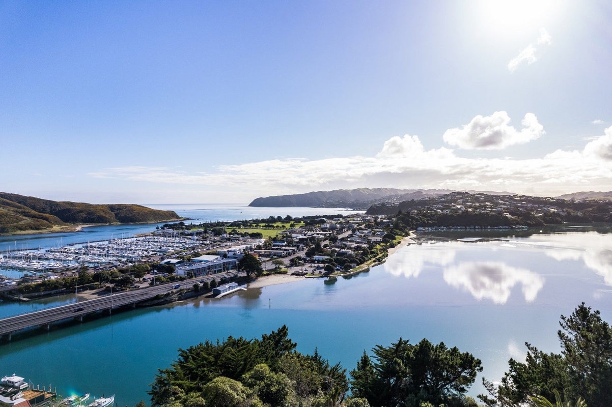 48 Kiriwai Road, Paremata, Porirua - Carousel 1