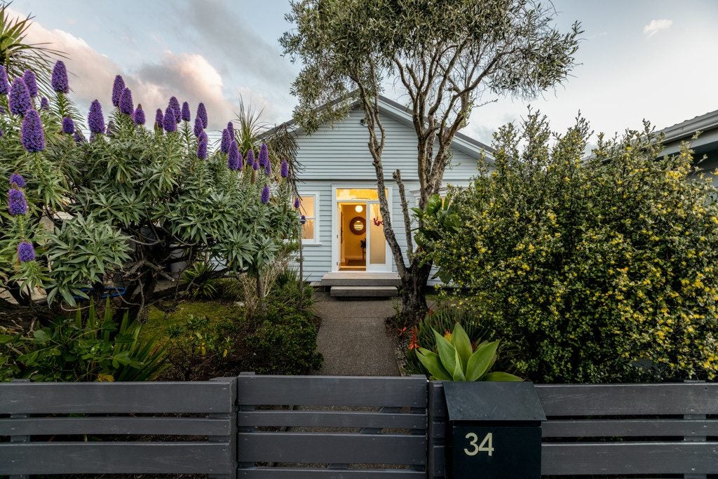 34 Puru Crescent, Lyall Bay, Wellington - Carousel 1