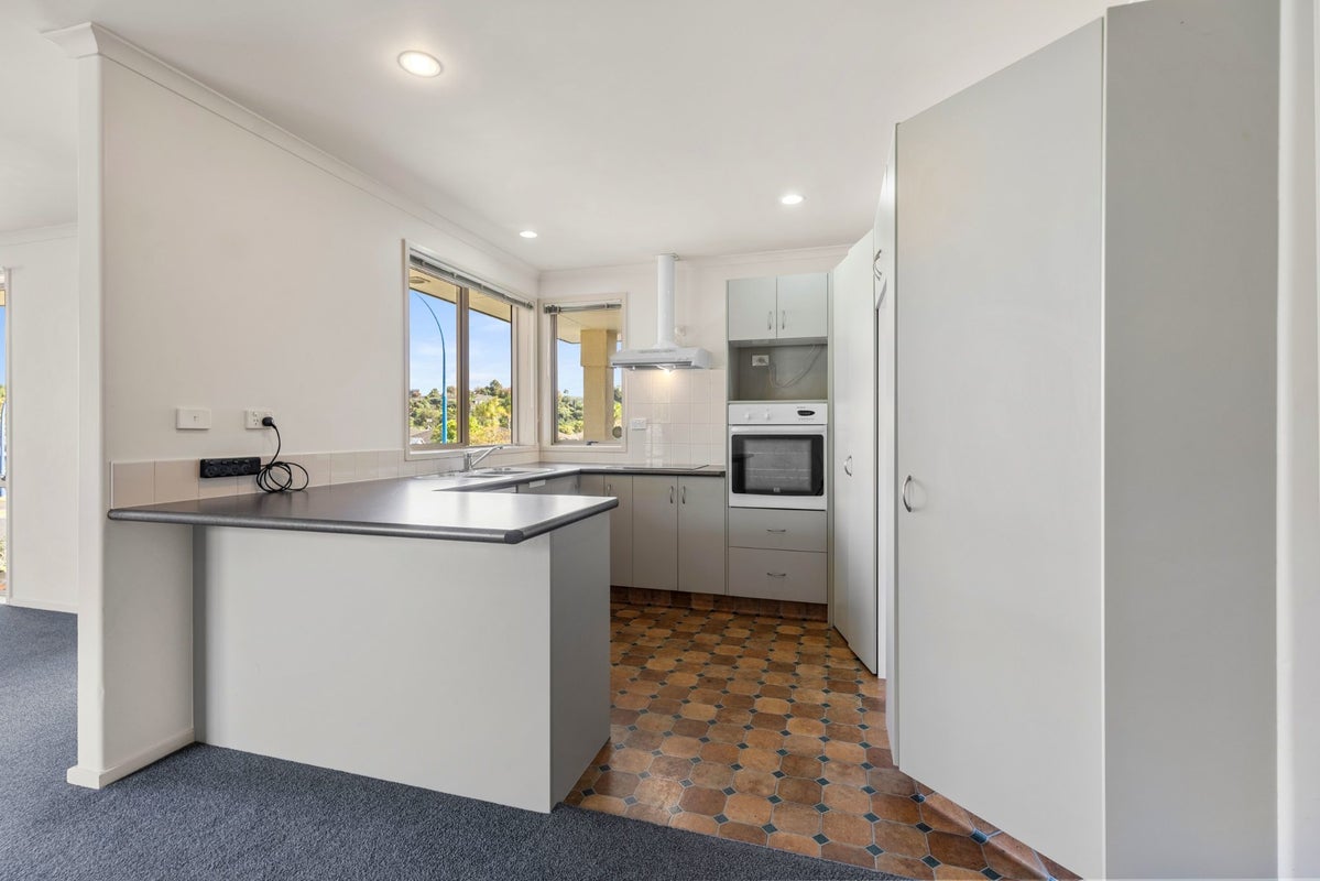 74 Sterling Gate Drive, Bethlehem, Tauranga - Carousel 2