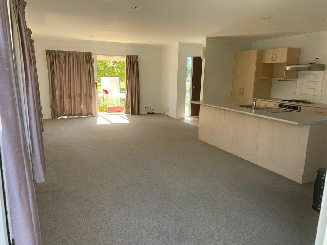4 Poaka Avenue, Takanini, Auckland - Carousel 2