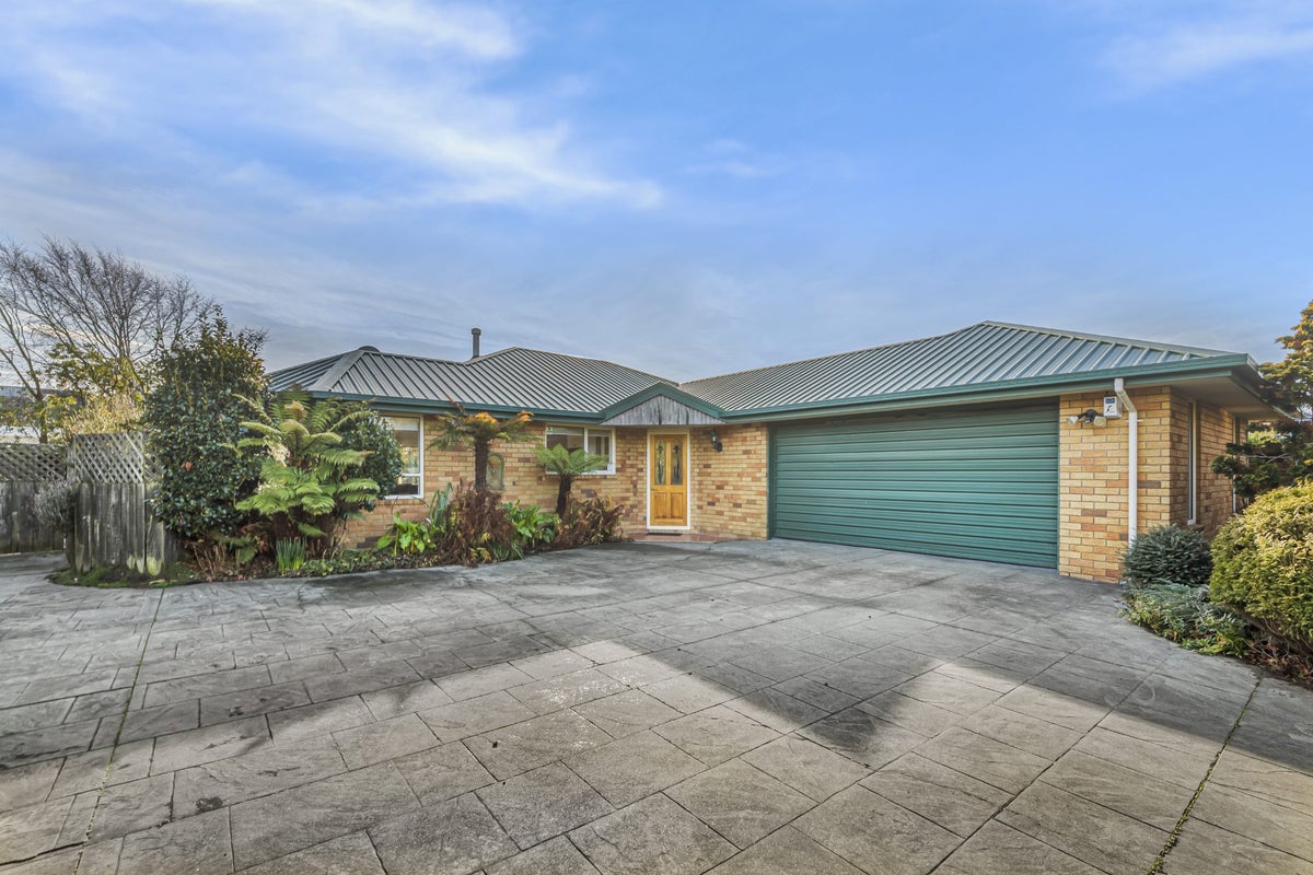 6 Iroquois Place, Wigram, Christchurch - Carousel 1