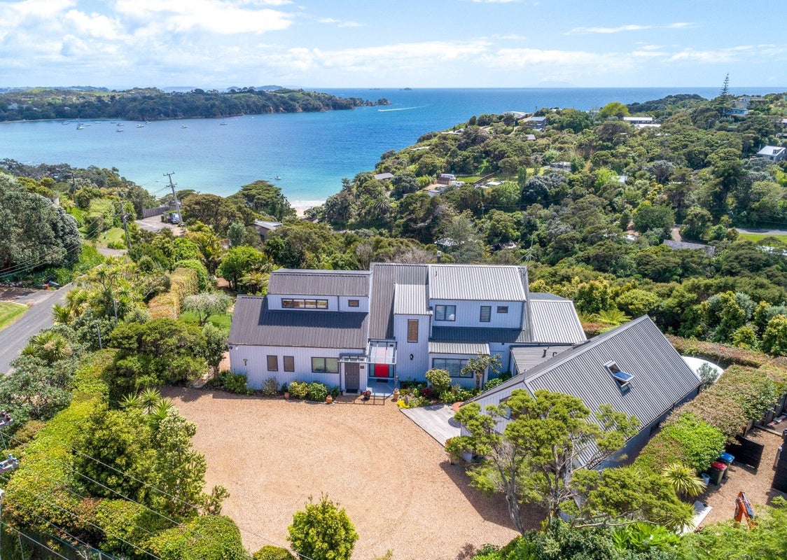 14 Tawa Street, Oneroa, Waiheke Island - Carousel 2