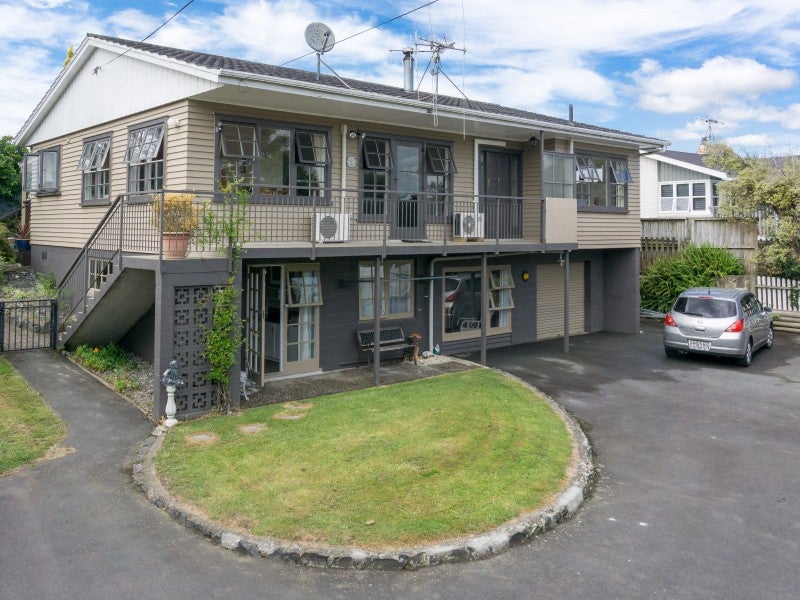 17 Storey Avenue, Forest Lake, Hamilton - Carousel 1